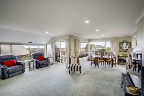 Photo of property in 76a Churchill Drive, Taradale, Napier, 4112