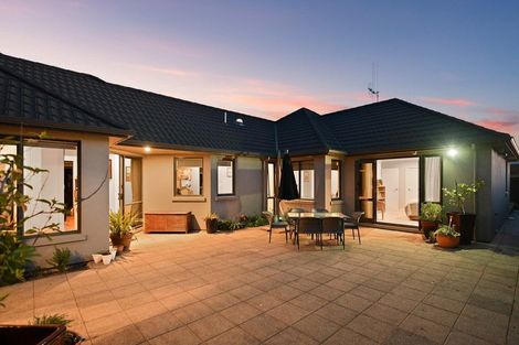 Photo of property in 2 Sovereign Place, Rototuna North, Hamilton, 3210