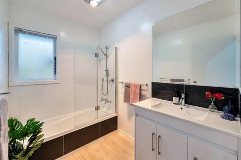 Photo of property in 7 Serjeant Street, Henderson, Auckland, 0612