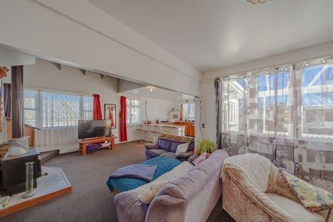 Photo of property in 69 Charlotte Street, Takapau, 4203