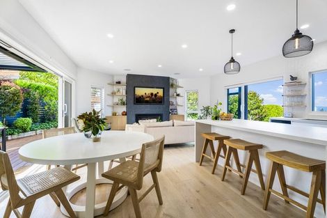 Photo of property in 6 Dorchester Place, Orewa, 0931