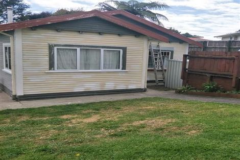 Photo of property in 104 Glenpark Avenue, Frankleigh Park, New Plymouth, 4310