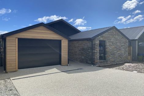 Photo of property in 6 Bale Road, Jacks Point, 9371