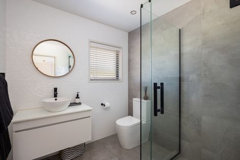 Photo of property in 104a Queens Road, Glen Avon, New Plymouth, 4312