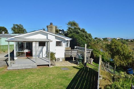 Photo of property in 2b Mahoe Street, Otaki Beach, Otaki, 5512