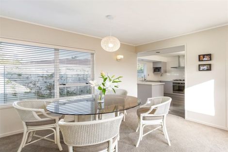 Photo of property in 2/38 East Coast Road, Milford, Auckland, 0620