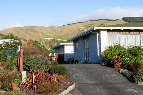 Photo of property in 3 Edgewater Street, Waikanae, 5036
