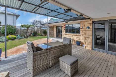 Photo of property in 32 Bermuda Place, One Tree Point, 0118