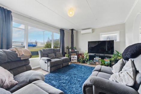 Photo of property in 28 Miro Street, Castlecliff, Whanganui, 4501