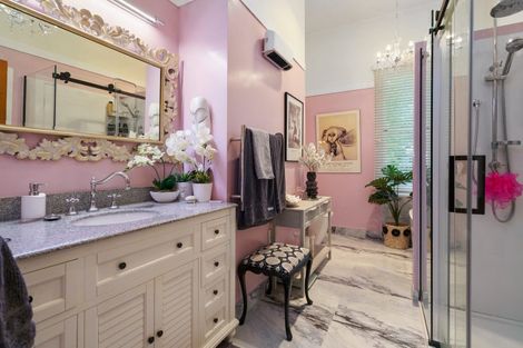 Photo of property in 147 Victoria Street, Cambridge, 3434