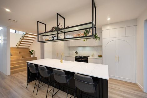 Photo of property in 5 Edenmore Terrace, Fitzherbert, Palmerston North, 4410