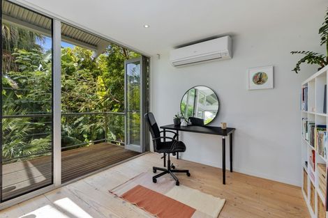 Photo of property in 50a Colonial Road, Birkenhead, Auckland, 0626