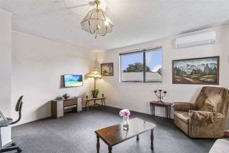 Photo of property in 2/8 Inca Place, Red Hill, Papakura, 2110