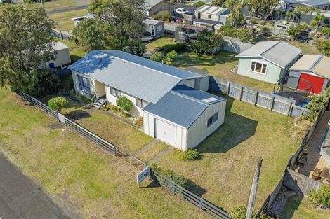 Photo of property in 3 Ruanui Street, Himatangi Beach, Foxton, 4891
