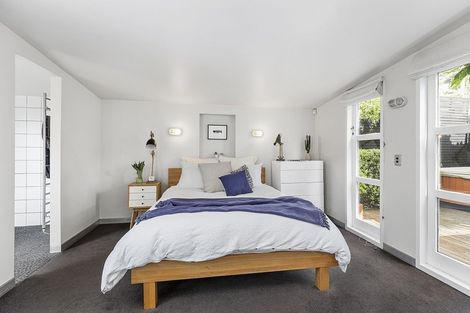 Photo of property in 69 Marine Parade, Seatoun, Wellington, 6022