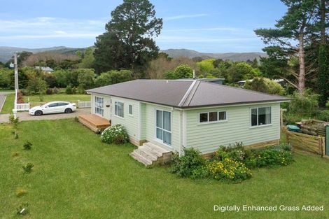 Photo of property in 1 Ataahua Place, Featherston, 5710