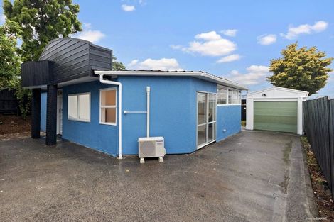 Photo of property in 240e Great North Road, Henderson, Auckland, 0612