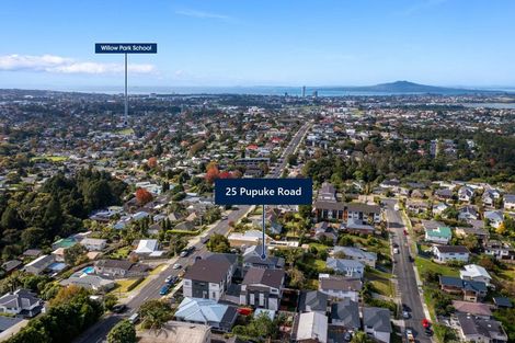 Photo of property in 25 Pupuke Road, Birkenhead, Auckland, 0627