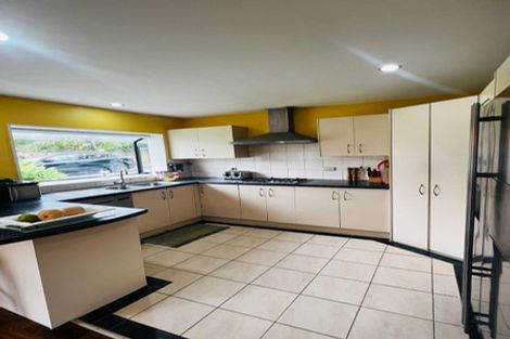 Photo of property in 2 Claywest Place, Glen Eden, Auckland, 0602