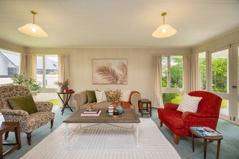 Photo of property in 17 Chilton Grove, Hokowhitu, Palmerston North, 4410