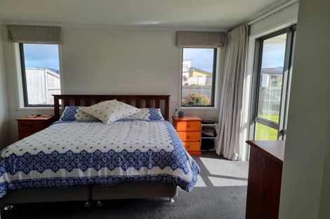 Photo of property in 28 Kitemaunga Avenue, One Tree Point, 0118