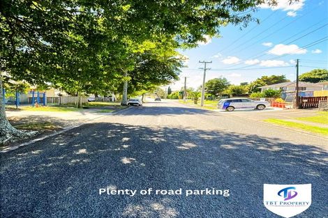 Photo of property in 2/16 Blacklock Avenue, Henderson, Auckland, 0612