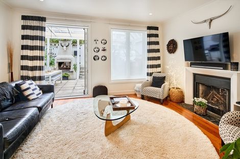 Photo of property in 62 Hobson Street, Thorndon, Wellington, 6011