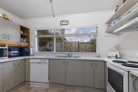 Photo of property in 2/94 Nigel Road, Browns Bay, Auckland, 0630