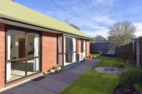 Photo of property in 3/9b Prestons Road, Redwood, Christchurch, 8051