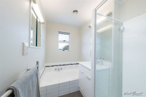 Photo of property in 8 Te Whiti Grove, Korokoro, Lower Hutt, 5012