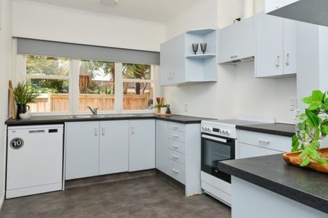 Photo of property in 16 Forest Lake Road, Forest Lake, Hamilton, 3200