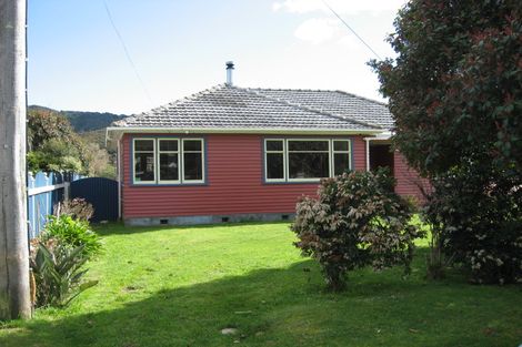 Photo of property in 4 Peel Place, Wainuiomata, Lower Hutt, 5014