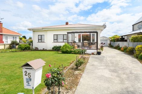 Photo of property in 25 Puriri Terrace, Roslyn, Palmerston North, 4414