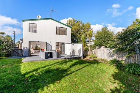 Photo of property in 2/3 Domain Road, Glenfield, Auckland, 0629