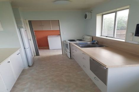 Photo of property in 5 Endeavour Avenue, Lyall Bay, Wellington, 6022