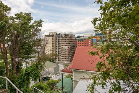 Photo of property in 21af1 Talavera Terrace, Kelburn, Wellington, 6012