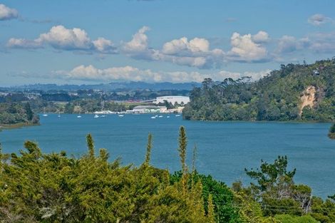 Photo of property in 205 Manuka Road, Bayview, Auckland, 0629