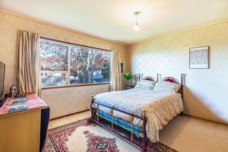 Photo of property in 27 Glen Vista Place, Bayview, Auckland, 0629