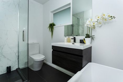 Photo of property in 2/40a Blakeborough Drive, Forrest Hill, Auckland, 0620