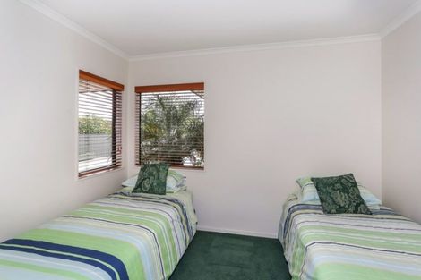 Photo of property in 16 Warriston Avenue, Waiuku, 2123