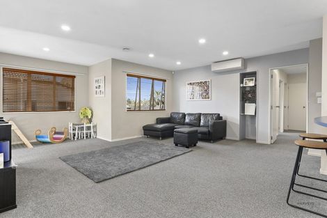 Photo of property in 14 Berkshire Terrace, Massey, Auckland, 0614