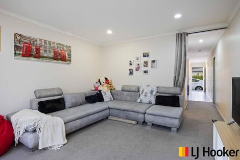 Photo of property in 13 Akeake Lane, Manurewa, Auckland, 2102