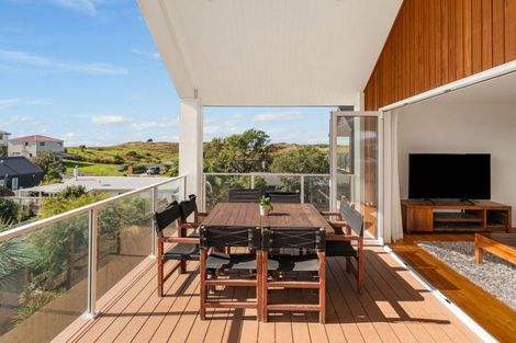 Photo of property in 1335d Papamoa Beach Road, Papamoa Beach, 3118