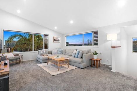 Photo of property in 1/18 Ridge Road, Waiake, Auckland, 0630