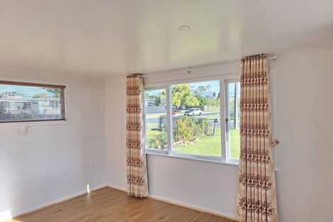 Photo of property in 6 Daphne Street, Kelston, Auckland, 0602