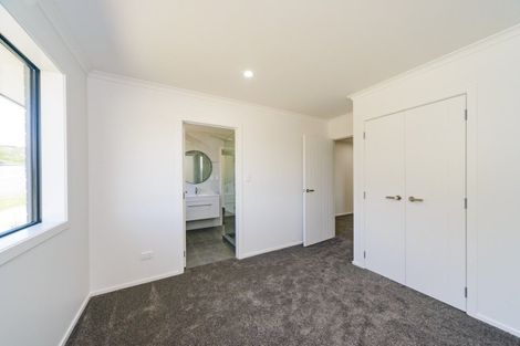 Photo of property in 1 Rangeview Drive, Kelvin Grove, Palmerston North, 4414