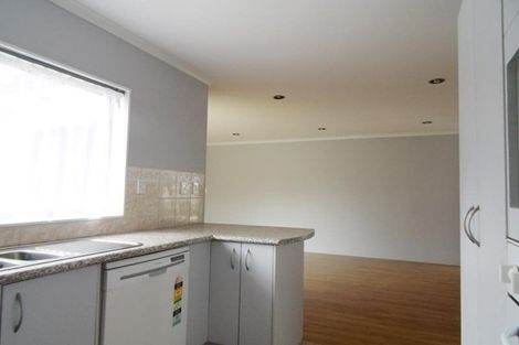 Photo of property in 72 Glenveagh Park Drive, Weymouth, Auckland, 2103