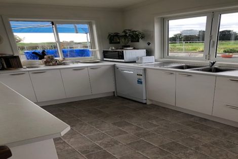 Photo of property in 737 State Highway 1, Te Horo, Otaki, 5581