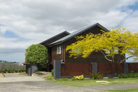 Photo of property in 77a Tiri Road, Tindalls Beach, Whangaparaoa, 0930