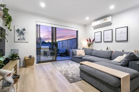 Photo of property in 70 Manutewhau Road, Massey, Auckland, 0614